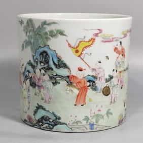 A Chinese Famille-Rose Porcelain Brush Pot