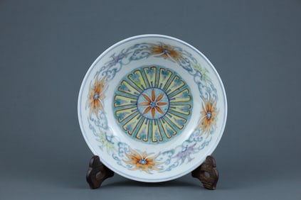A Chinese Dou-Cai Glazed Porcelain Bowl