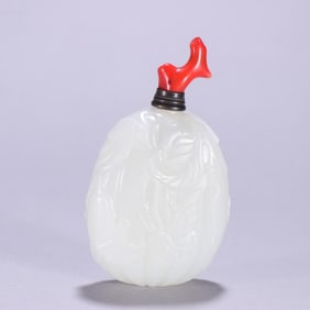 A Chinese Carved Jade Snuff Bottle