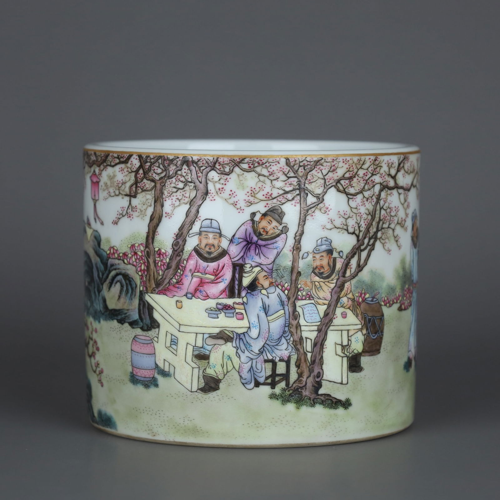 A Chinese Famille-Rose Porcelain Brush Pot: Ht. 10.7cm, Diam. 13cm