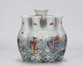 A Chinese Famille-Rose Porcelain Conjoined Vase