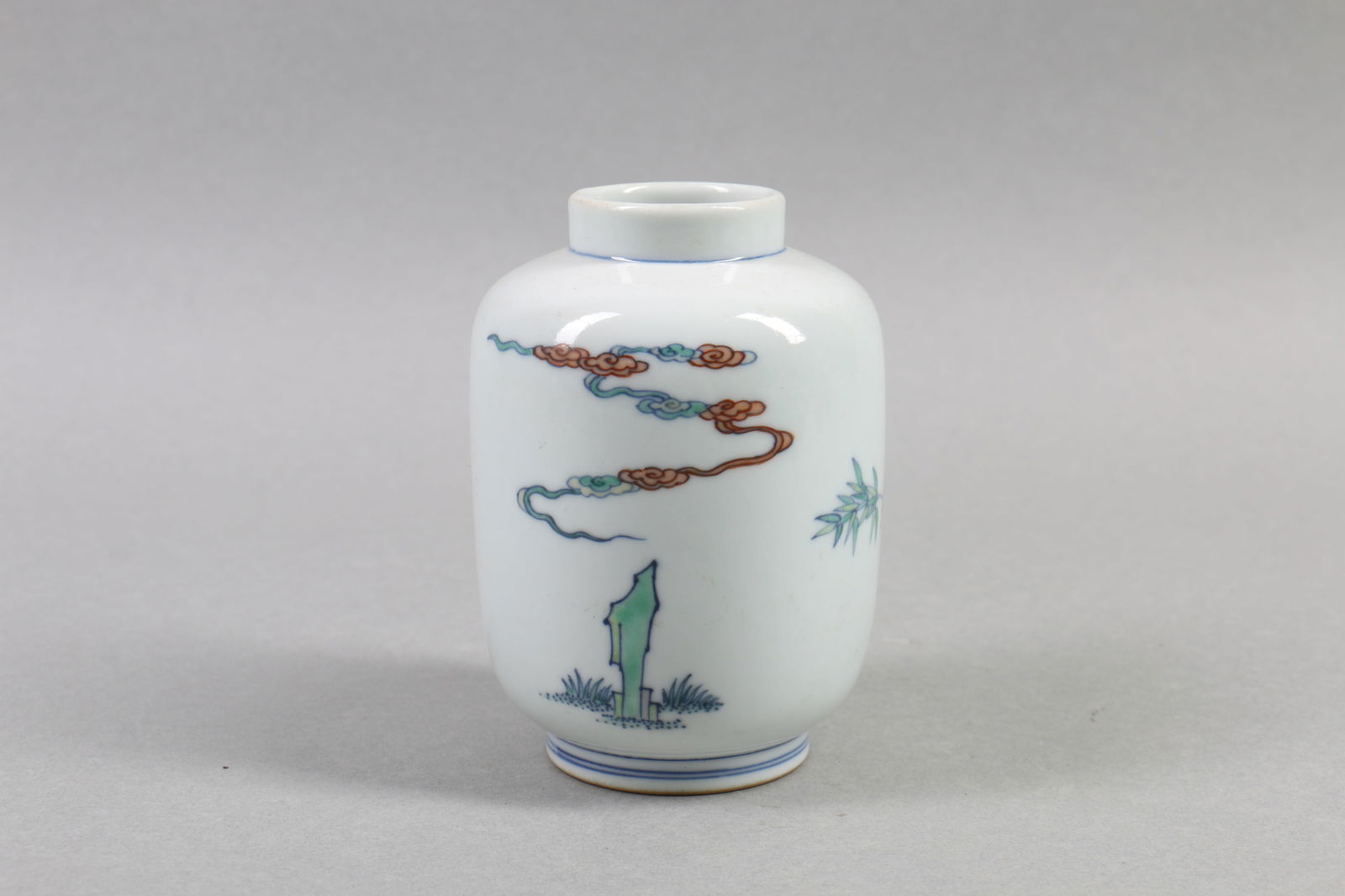 A Chinese Famille-Rose Porcelain Jar: A Chinese Famille-Rose Porcelain Jar