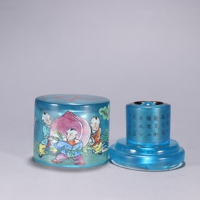 A Chinese Carved Peking Glass Ring with Case