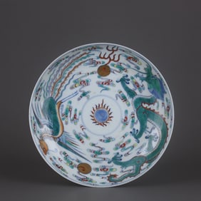 A Chinese Dou-Cai Glazed Porcelain Plate