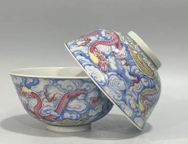A Pair of Chinese Enamel Glazed Porcelain Bowls