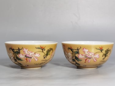 A Pair of Chinese Yellow Ground Famille-Rose Porcelain Bowls