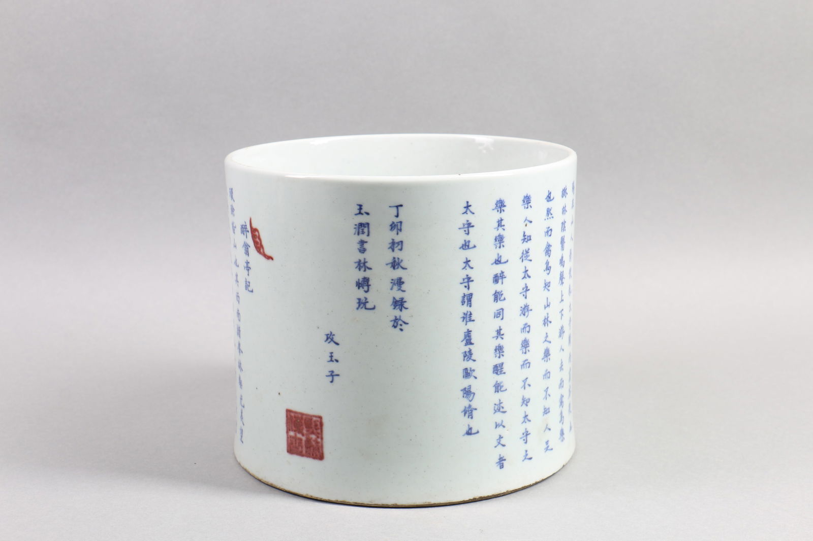 A Large Chinese Blue and White Iron-Red Porcelain Brush Pot of Poem: A Large Chinese Blue and White Iron-Red Porcelain Brush Pot of Poem