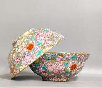 A Pair of Chinese Famille-Rose Porcelain Bowls