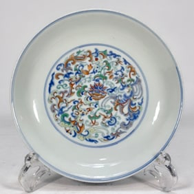 A Chinese Dou-Cai Glazed Porcelain Plate