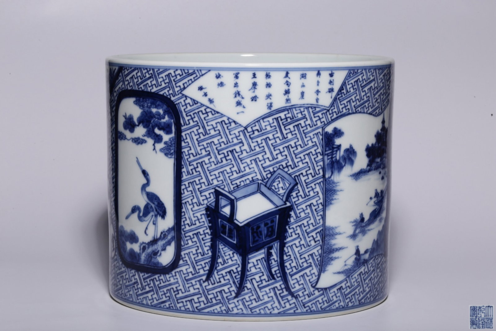 A Chinese Blue and White Porcelain Brush Pot: Ht. 17.6cm, Diam. 21cm, Wt. 3122g