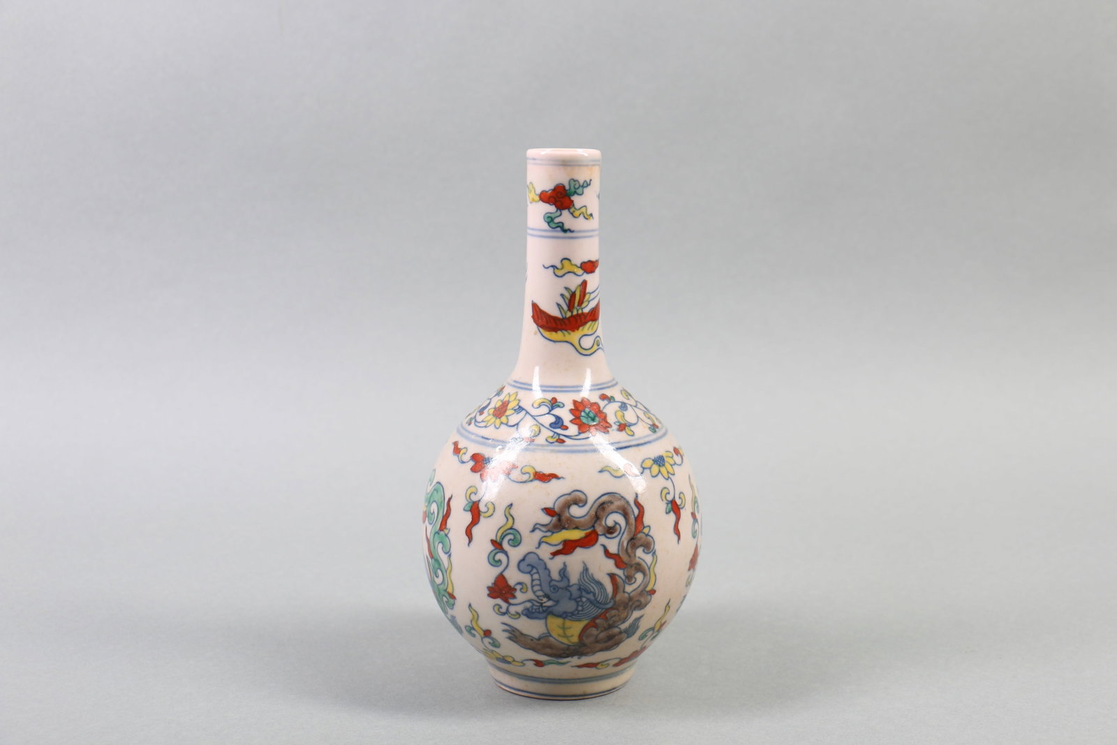 A Chinese Famille-Rose Porcelain Vase: Ht. 21.5cm