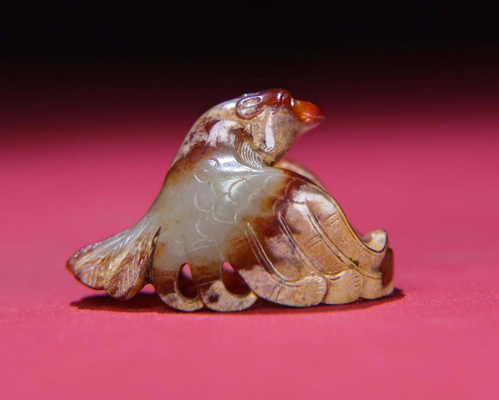 A Chinese Carved Jade Bird Statuette: Ht. 5.6cm, Wd. 3.5cm, Th. 3.6cm, Diam. 2.4cm, Wt. 38g