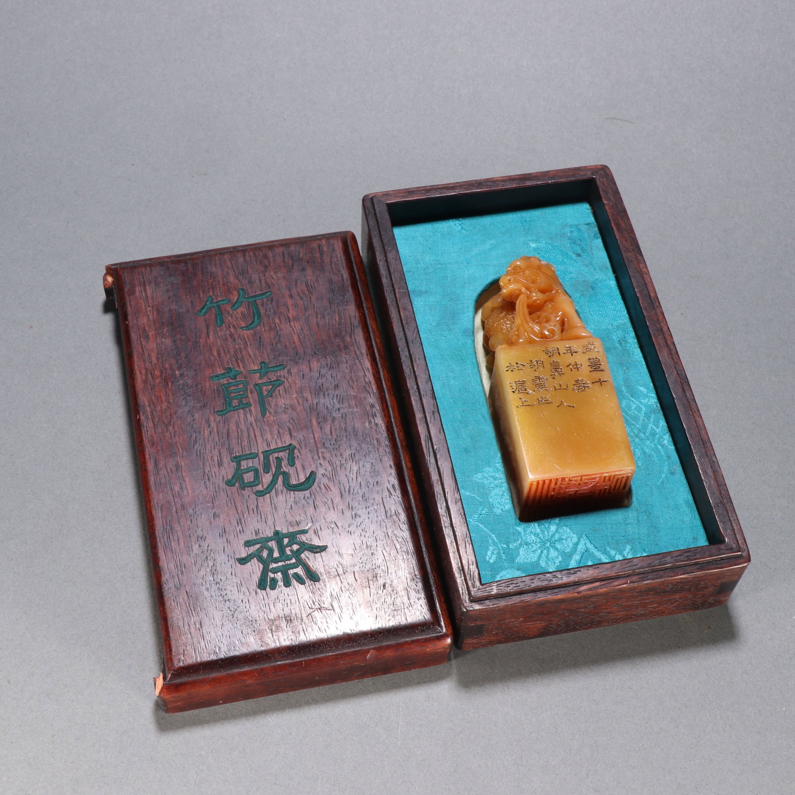 A Chinese Carved Stone Seal: Ht. 9cm, Wd. 3.3cm, Wt. 195.3g