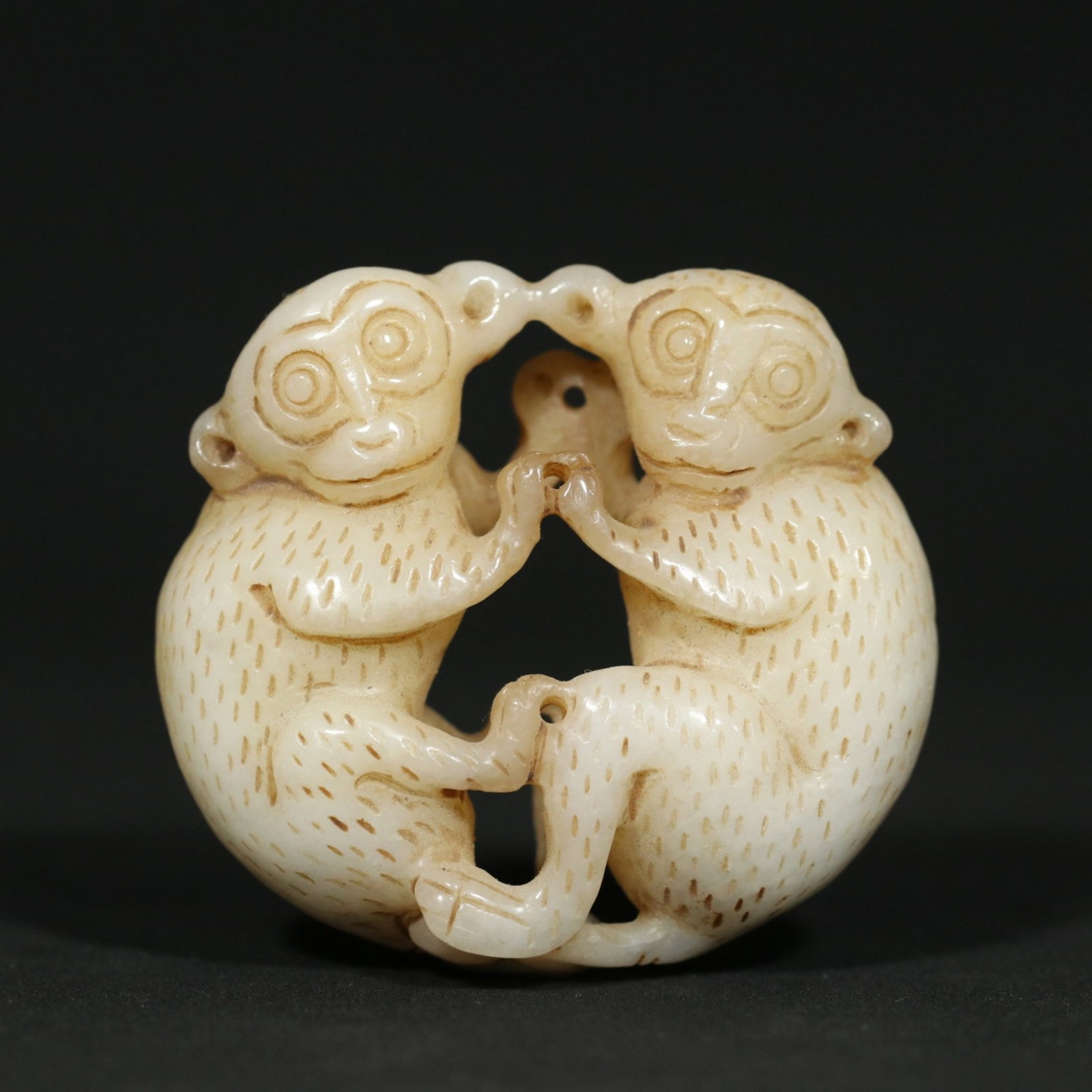 A Chinese Carved Jade Double Monkey Statuette: Ht. 4.7cm, Wd. 5.2cm, Th. 1.9cm, Wt. 59.8g