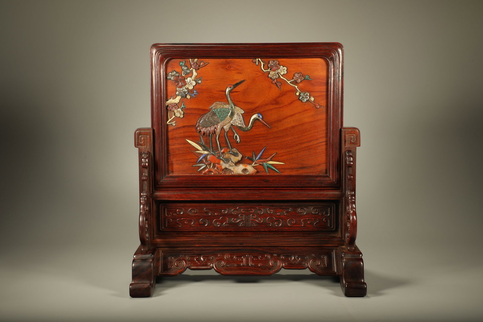 A Chinese Carved Hardwood Table Screen with Hard-Stone Inlaid: Ht. 32cm, Diam. 30cm, Wd. 17cm
