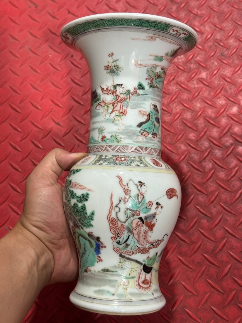 A Chinese Wu-Cai Glazed Porcelain Vase (1 of 9)