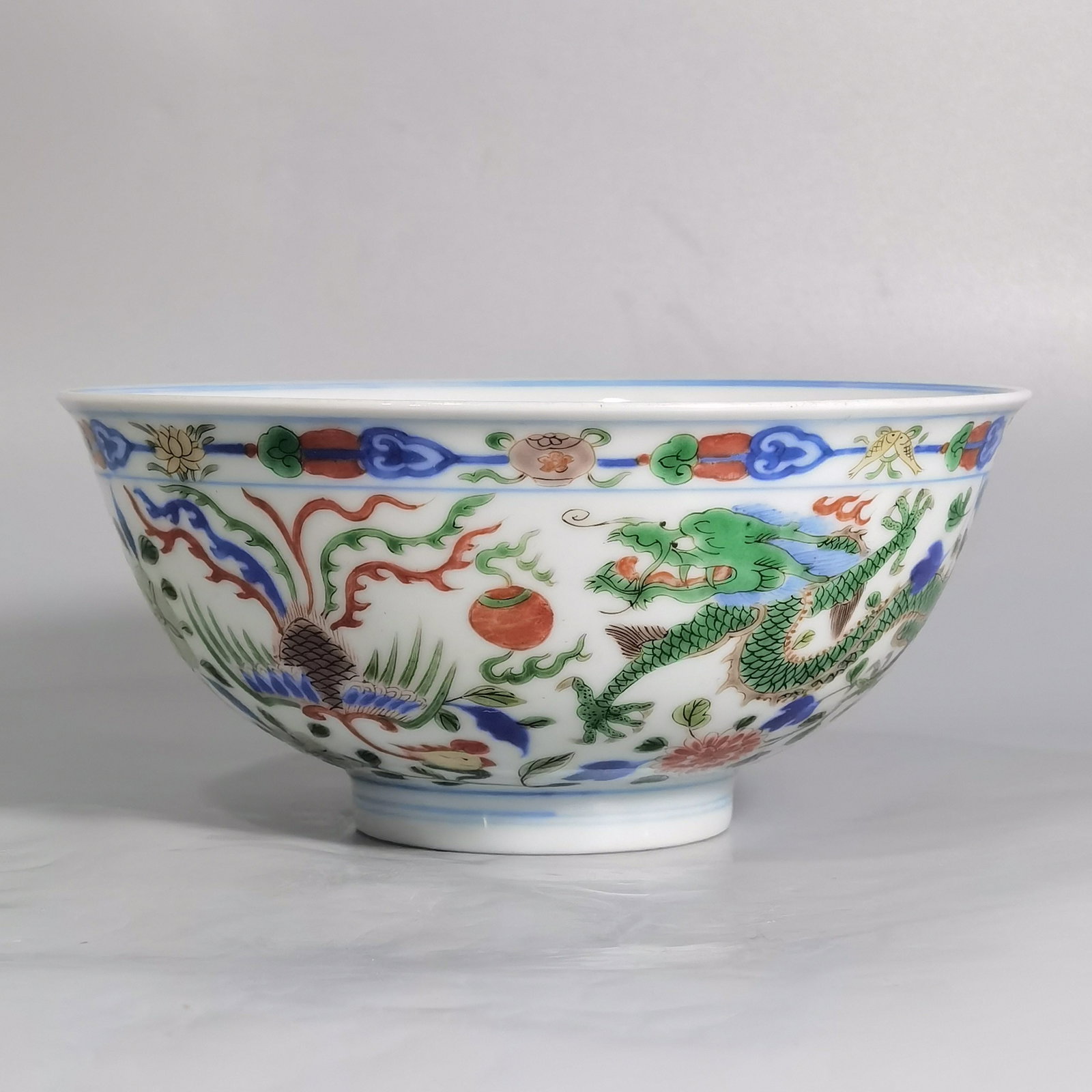 A Chinese Wu-Cai Glazed Porcelain Bowl: Diam. 14.8cm, Ht. 6.8cm
