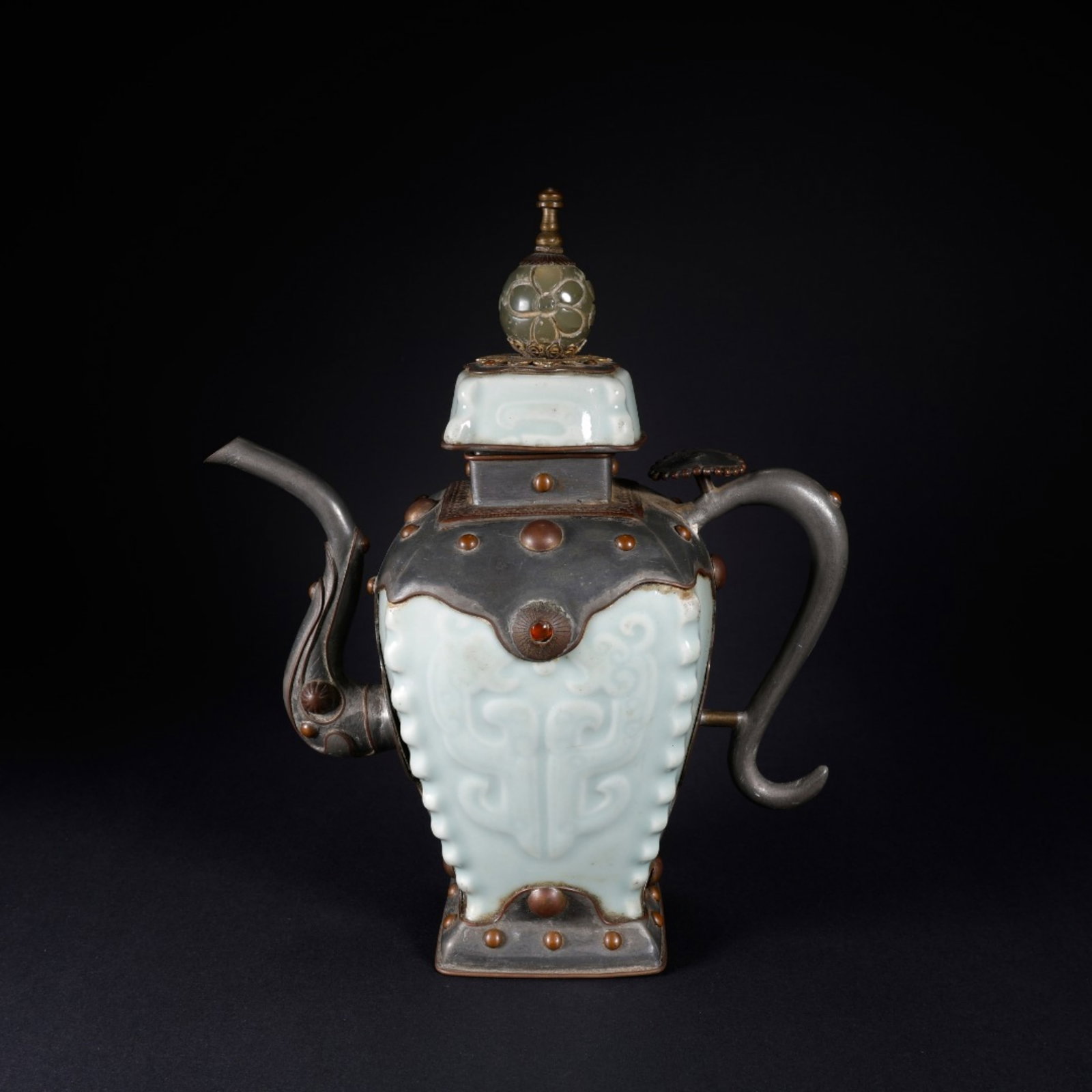 A Chinese Celadon Glazed Porcelain Wine Pot with Tin Inlaid: Lg. 18.5cm, Wd. 8.3cm, Ht. 22.5cm, Wt. 1063g
