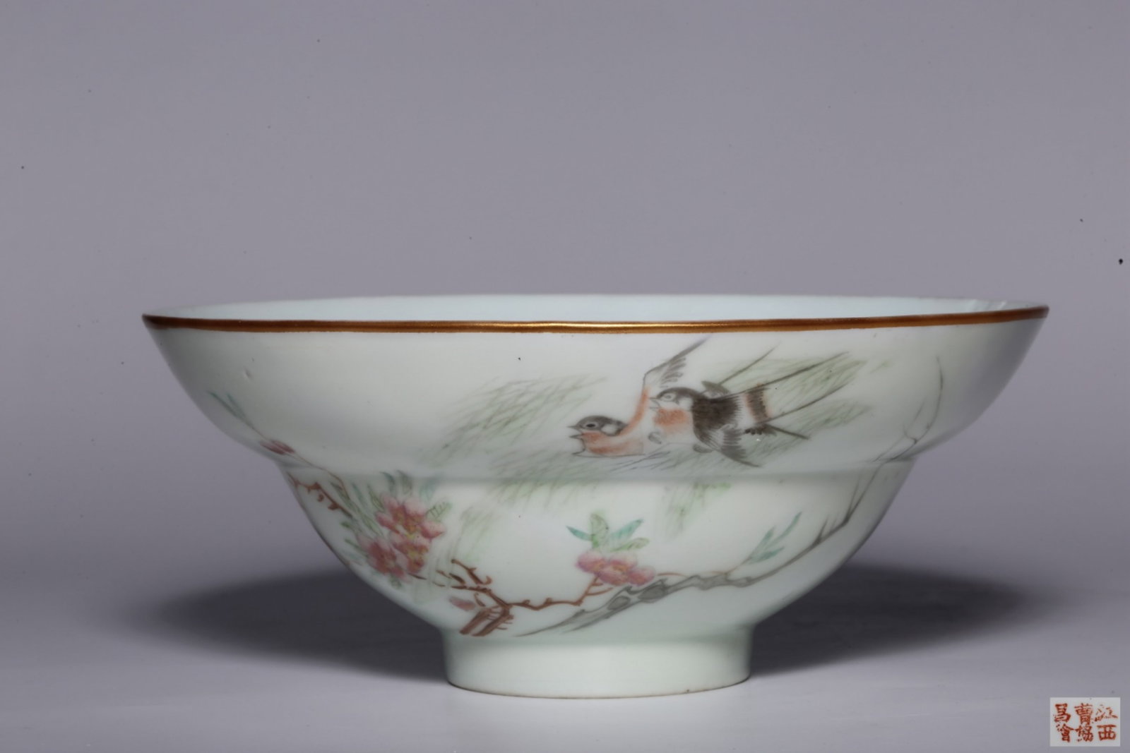 A Chinese Famille-Rose Porcelain Bowl: Ht. 7cm, Diam. 17cm, Wt. 271g