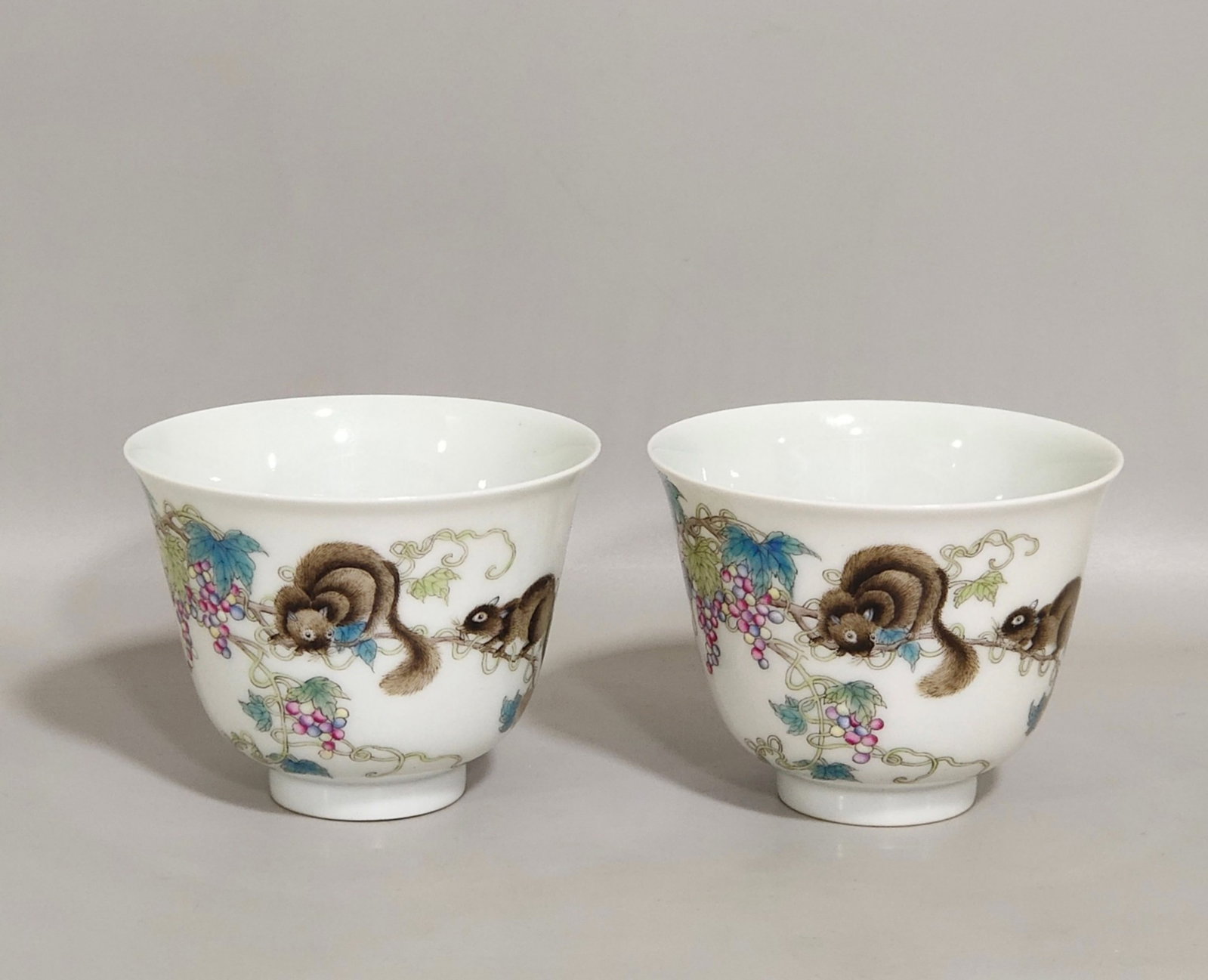 A Pair of Chinese Famille-Rose Porcelain Cups: Ht. 5cm, Diam. 6.5cm