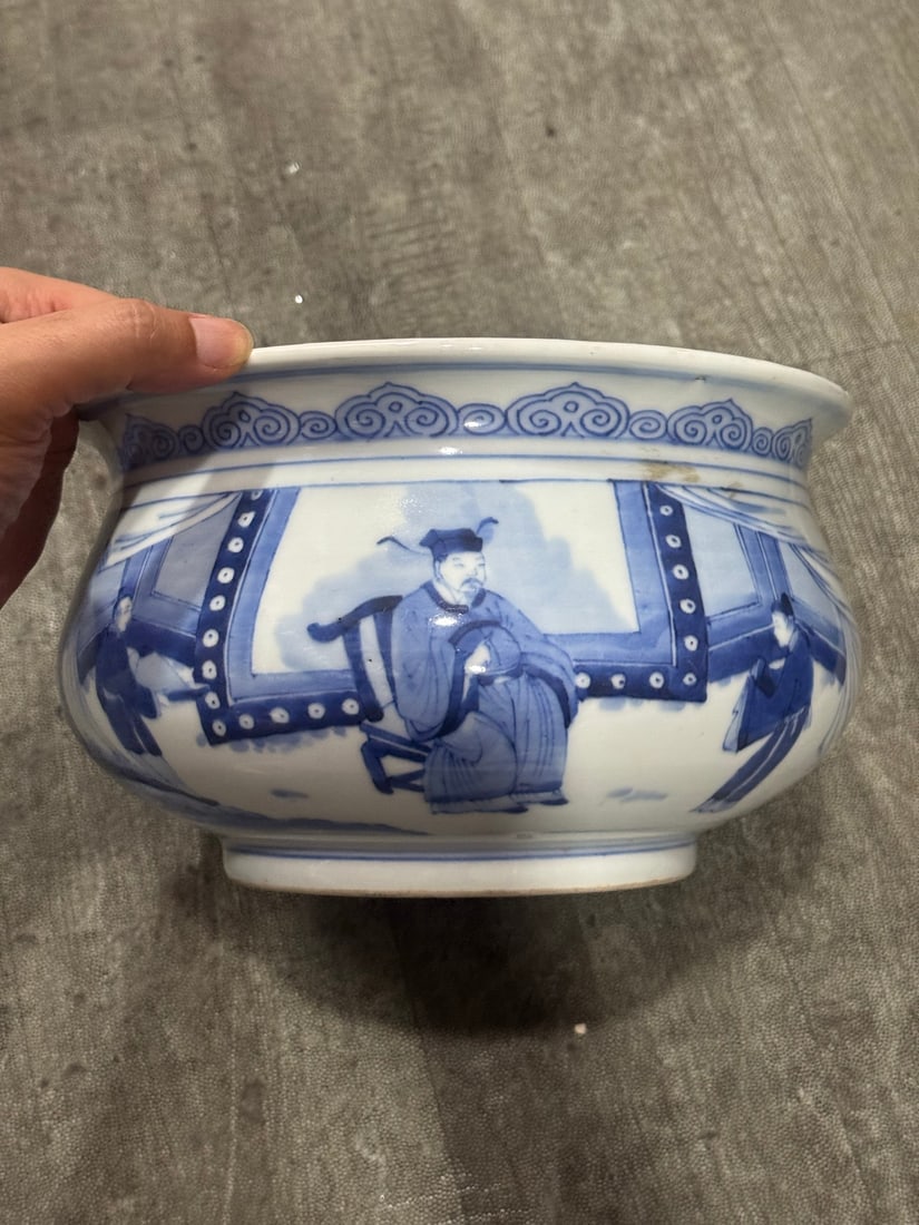A Chinese Blue and White Porcelain Incense Burner: Diam. 22cm