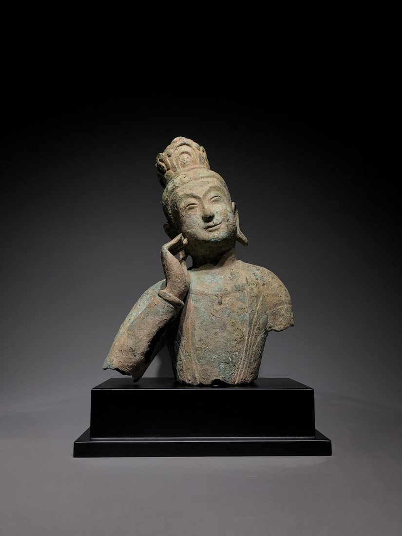 A Chinese Bronze Figure of Buddha: Diam. 28cm, Th. 11cm, Ht. 38cm, Wt. 7550g