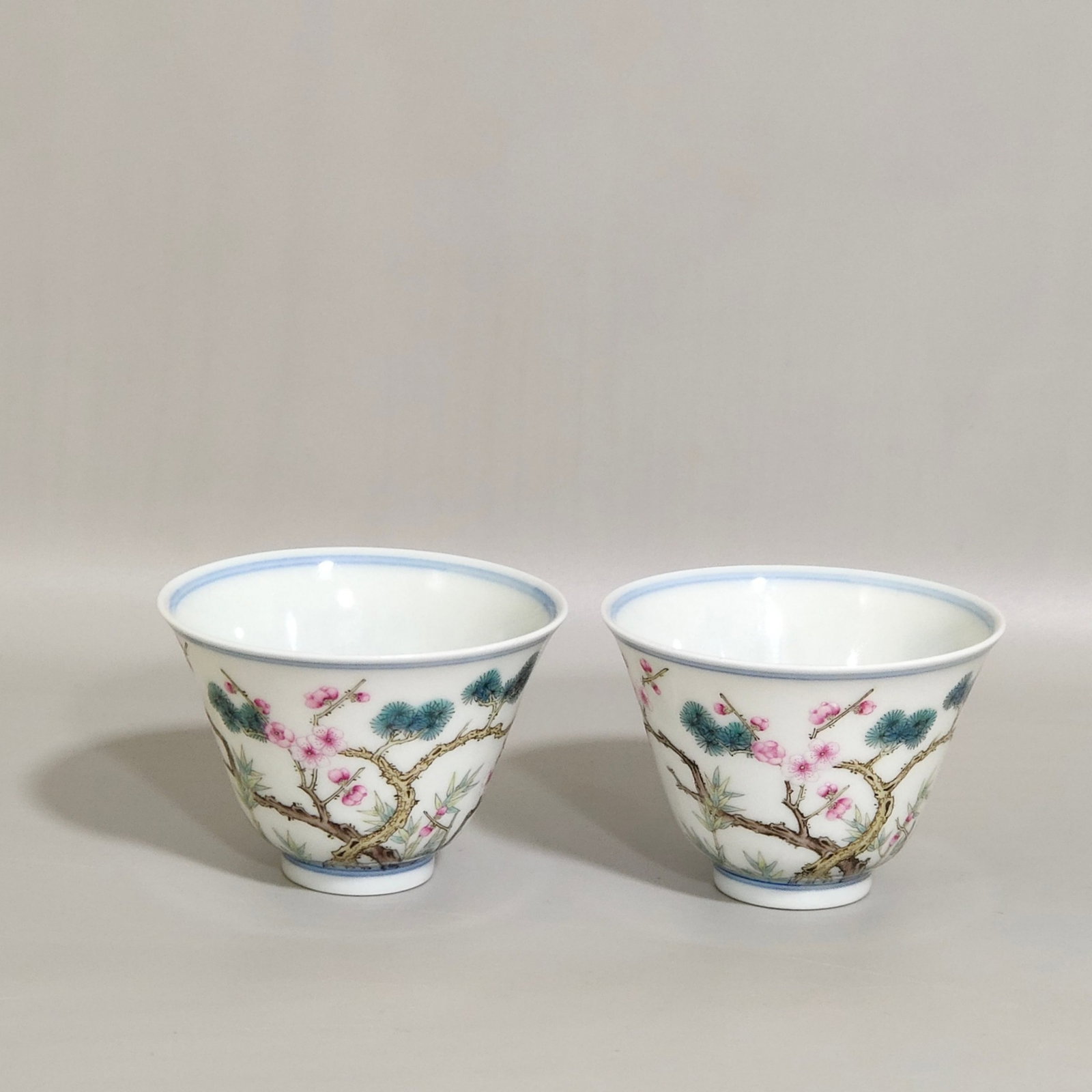 A Pair of Chinese Famille-Rose Porcelain Cups (1 of 9)