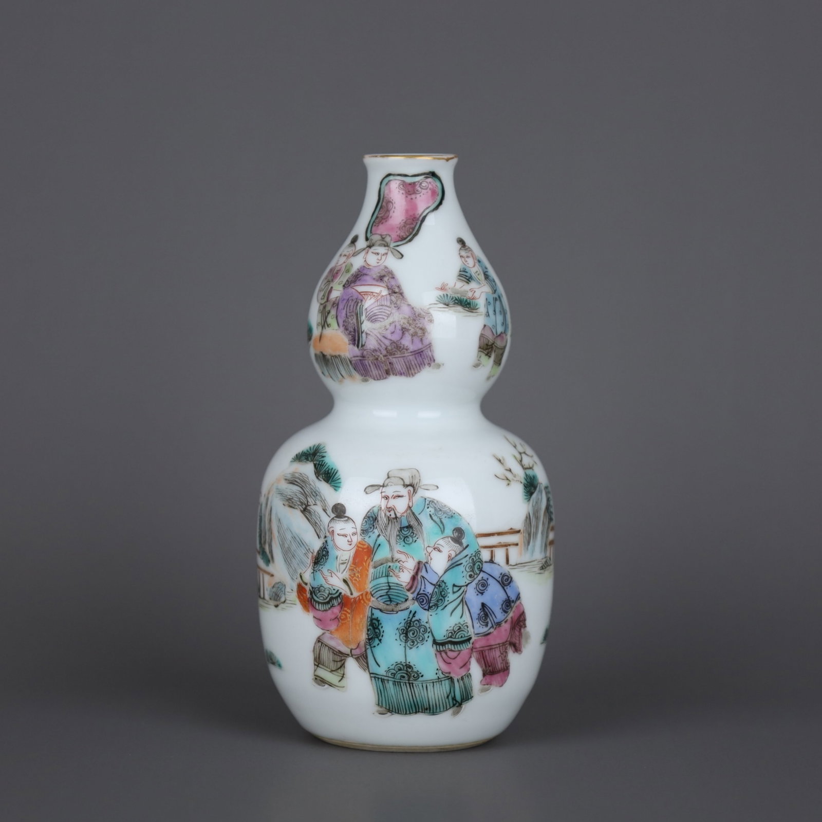 A Chinese Famille-Rose Porcelain Double-Gourd Vase: Ht. 12.2cm, Diam. 6cm