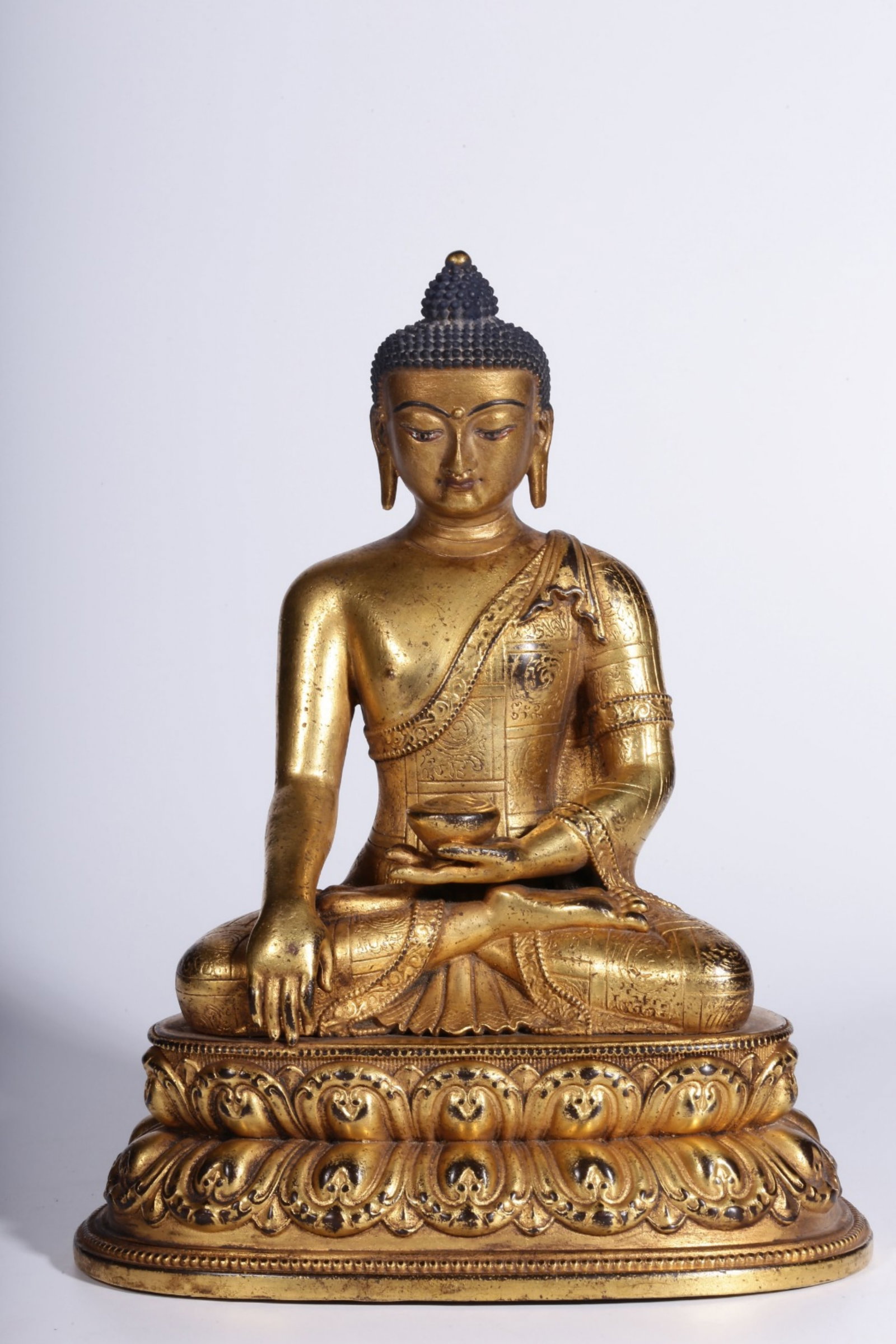 A Chinese Gilt Bronze Figure of Buddha (1 of 7)