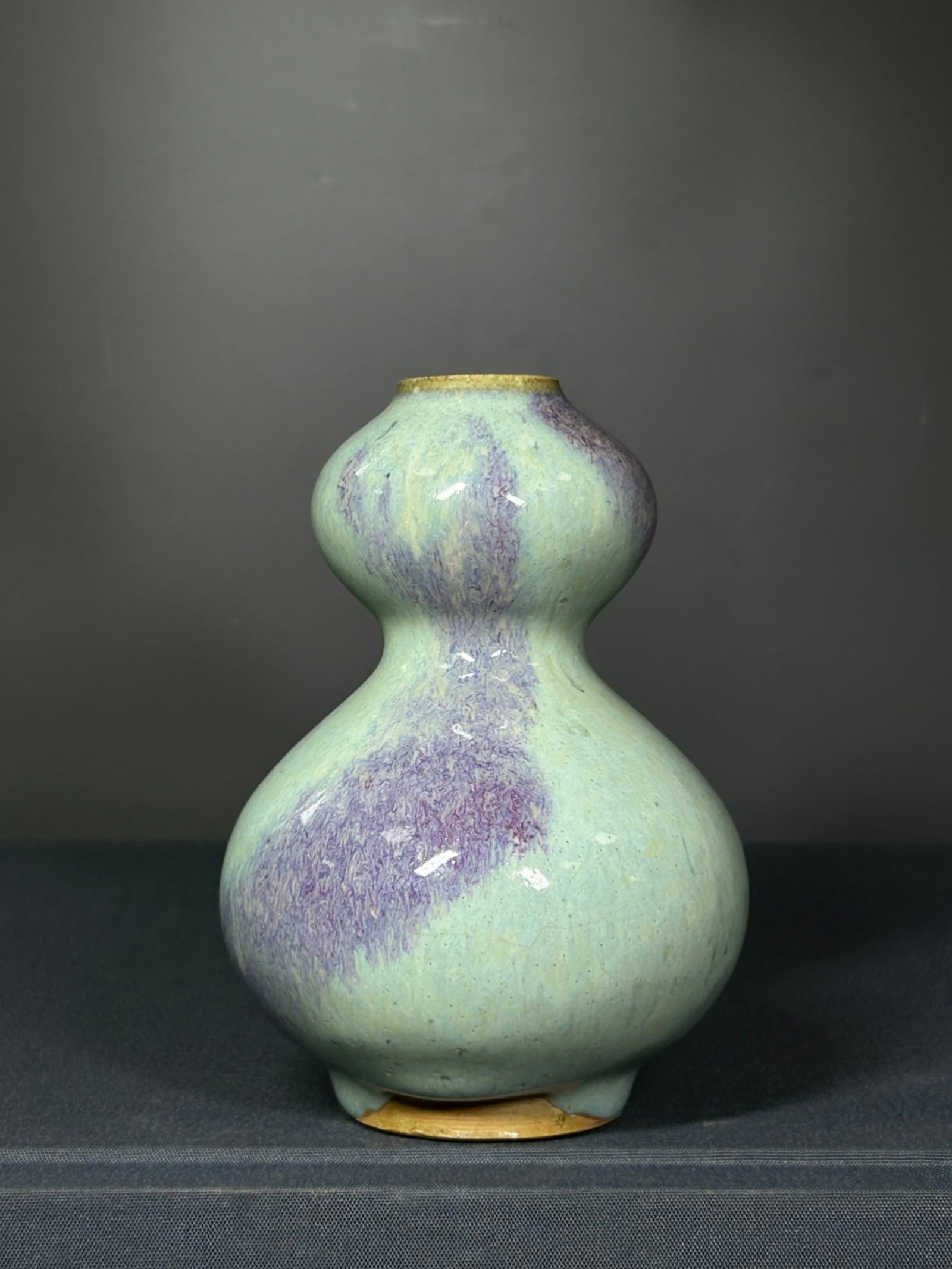 A Chinese Jun-Type Glazed Porcelain Double-Gourd Vase: Ht. 11cm, Wd. 8cm