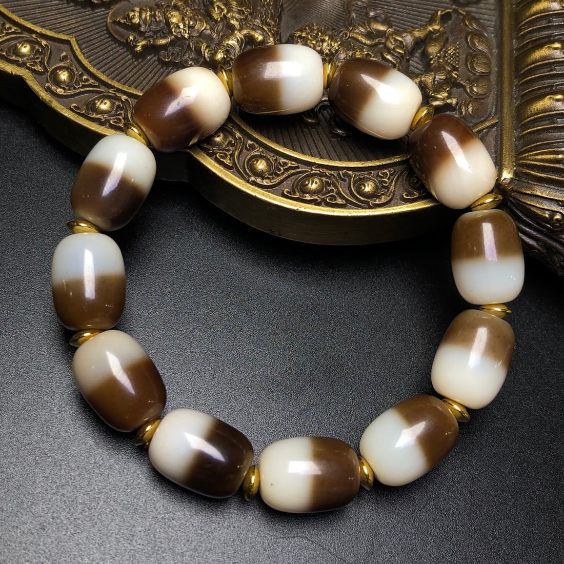 A Chinese Carved Agate DZI Beads Bracelet (1 of 8)
