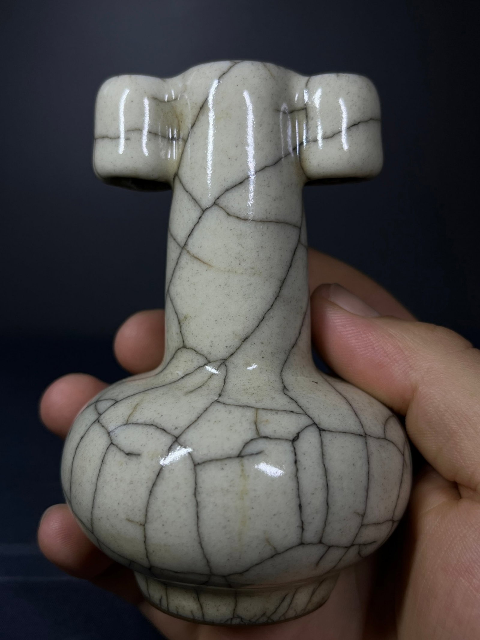 A Chinese Guan-Type Glazed Porcelain Vase: Ht. 18cm