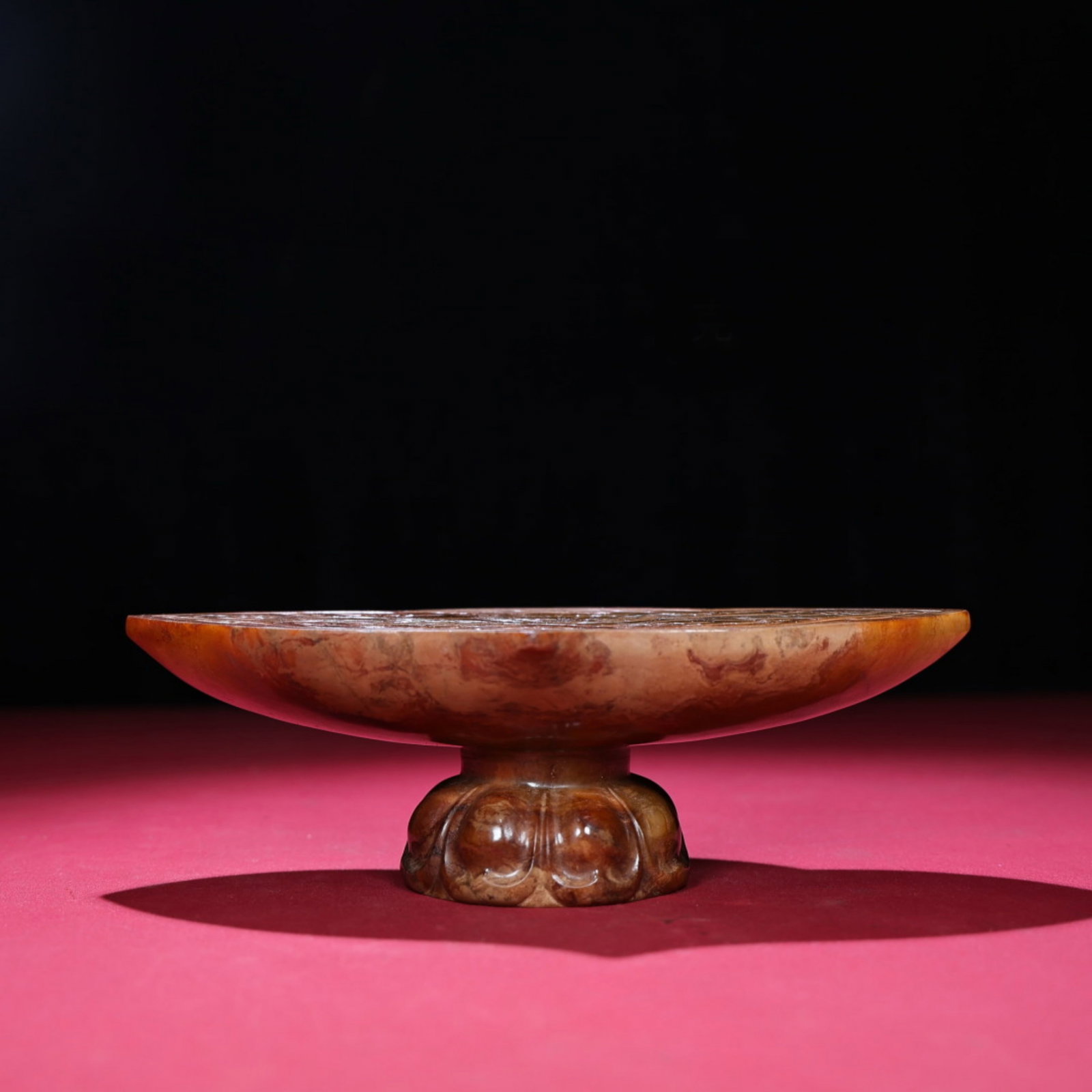 A Chinese Carved Jade Phoenix Pillow: Lg. 22cm, Wd. 11.3cm, Ht. 6.8cm, Wt. 1424g