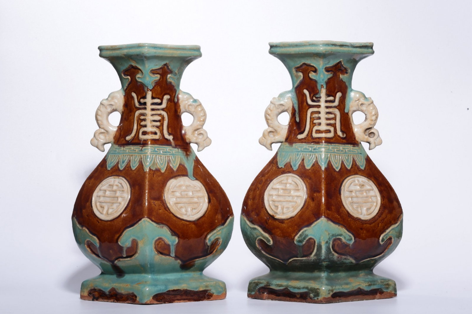 A Pair of Chinese Red and Green Glazed Porcelain Vases: Ht. 30cm, Lg. 19cm, Wd. 14cm, Wt. 1571g