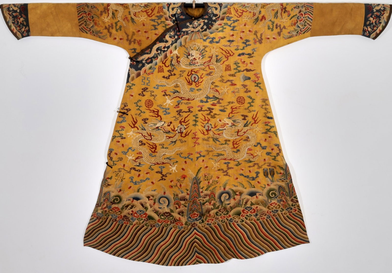 A Chinese Embroidery Dragon Robe: Wd. 207cm, Ht. 146cm