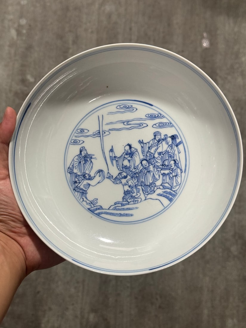 A Chinese Dou-Cai Glazed Porcelain Plate: Wd. 13cm
