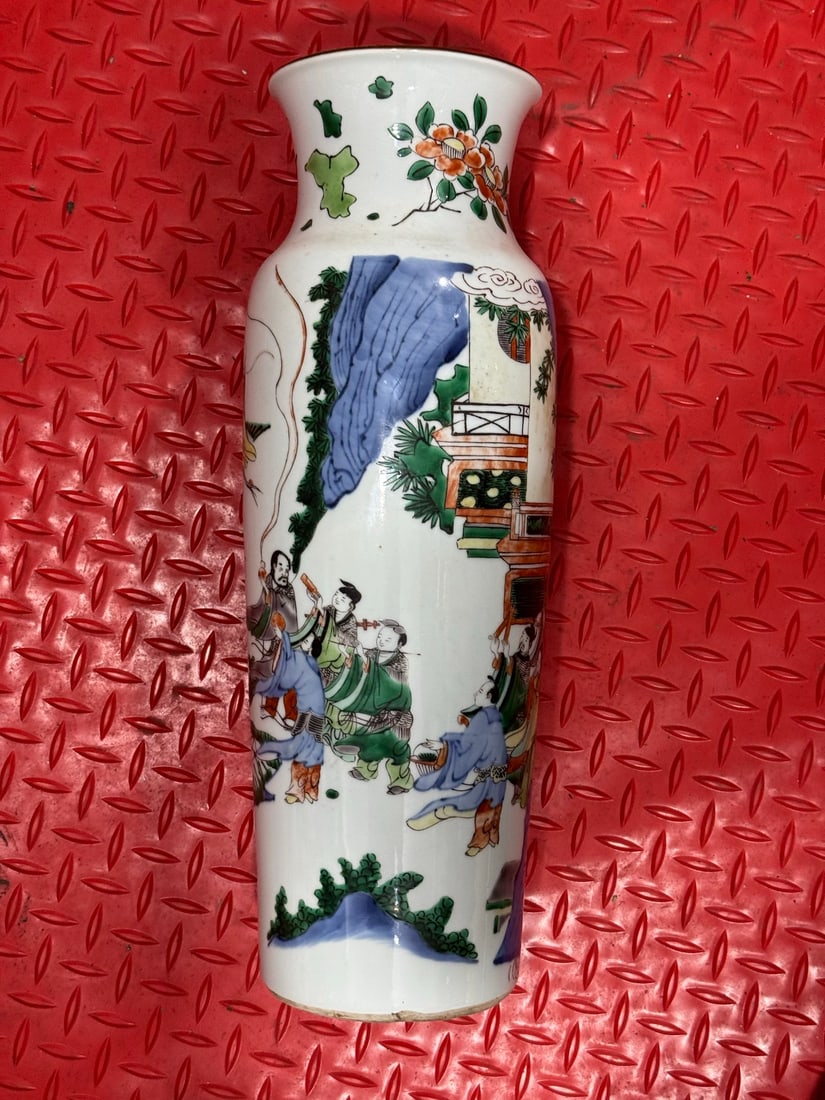 A Chinese Wu-Cai Glazed Porcelain Vase: Ht. 38.5cm