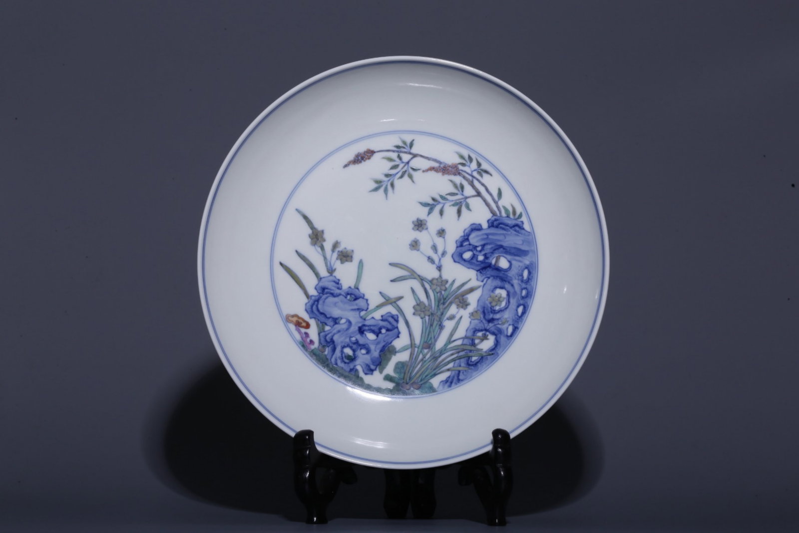 A Chinese Dou-Cai Glazed Porcelain Plate (1 of 10)