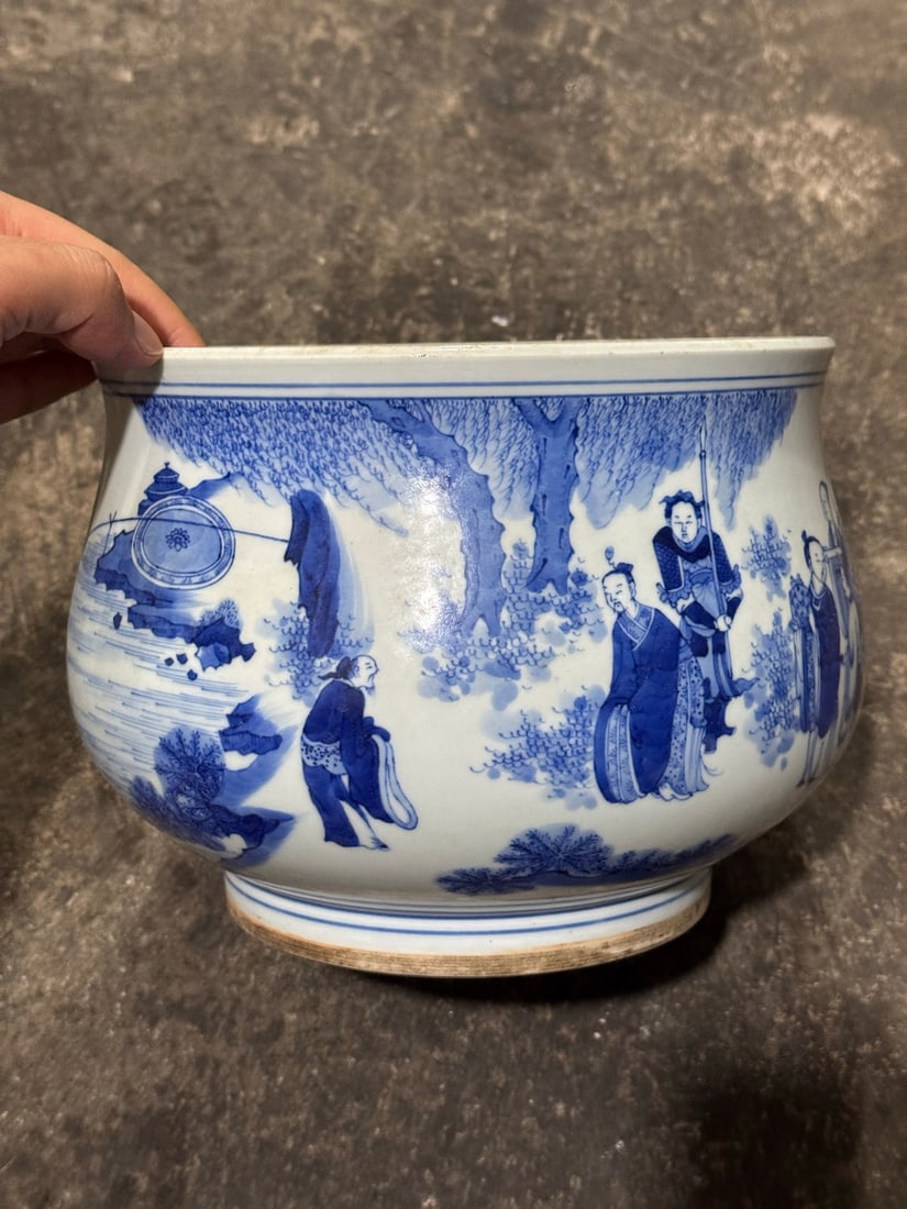 A Chinese Blue and White Porcelain Incense Burner: Ht. 15cm