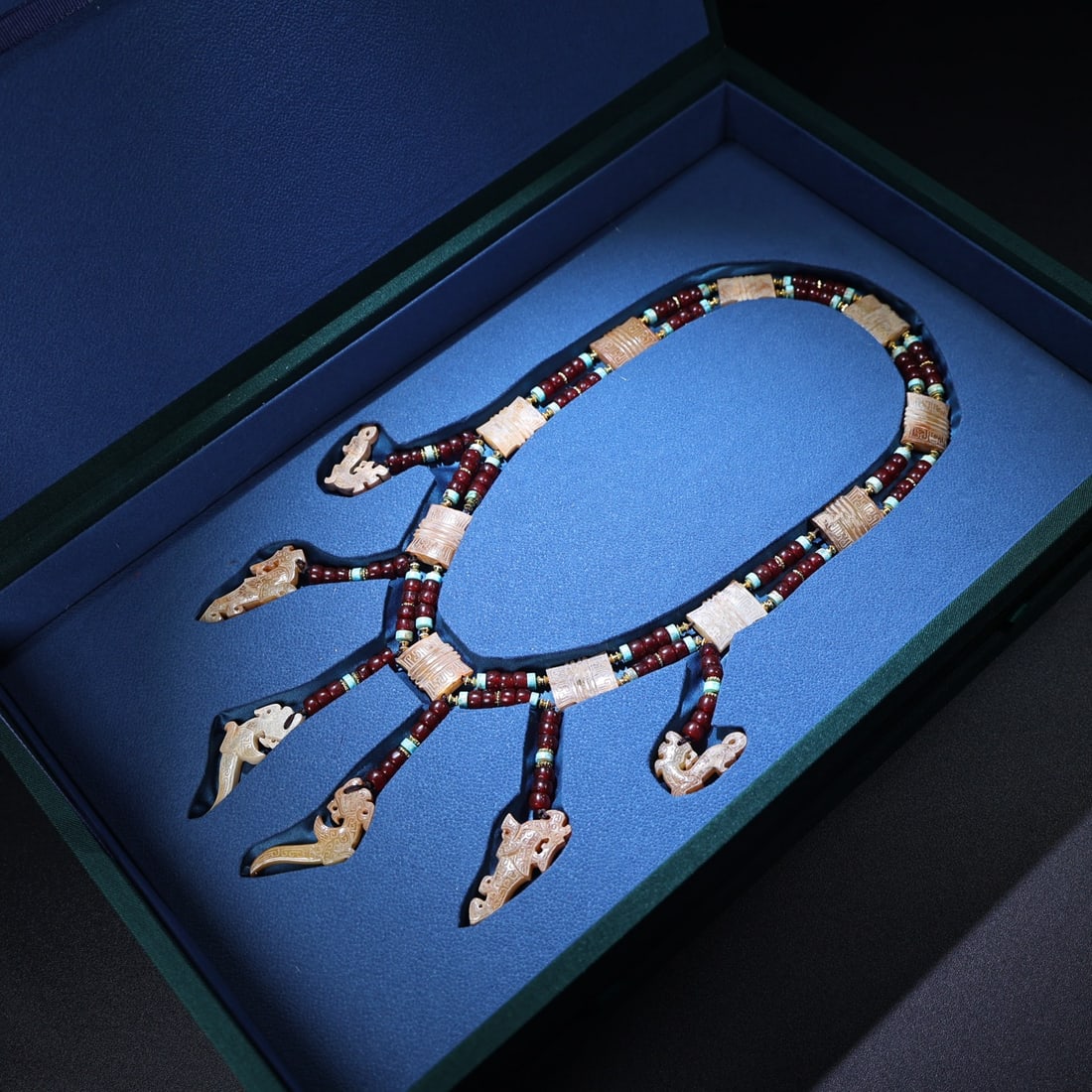 A Chinese Carved Jade and Pearl Necklace: Multi-Sizes