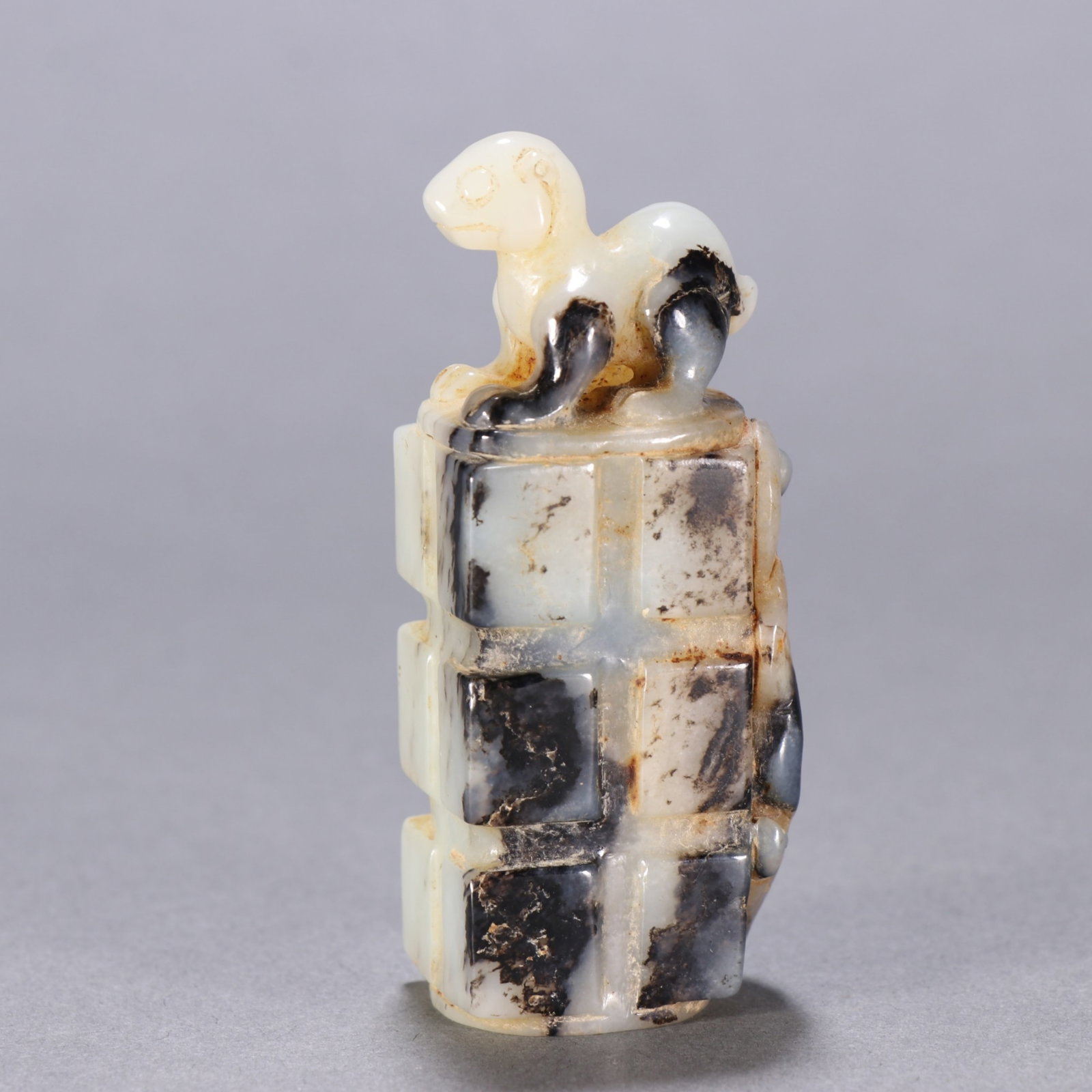 A Chinese Carved Jade Foo-Dog Handle Cong Vase: Ht. 6.9cm, Wd. 2.8cm, Wt. 80g