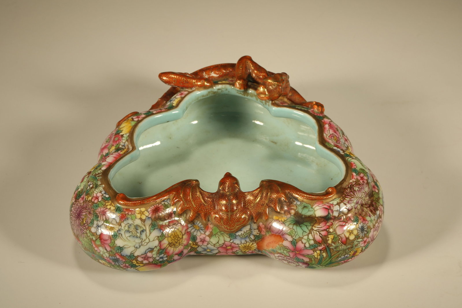 A Chinese Famille-Rose Porcelain Brush Washer: Lg. 15cm, Wd. 12cm, Ht. 5.5cm