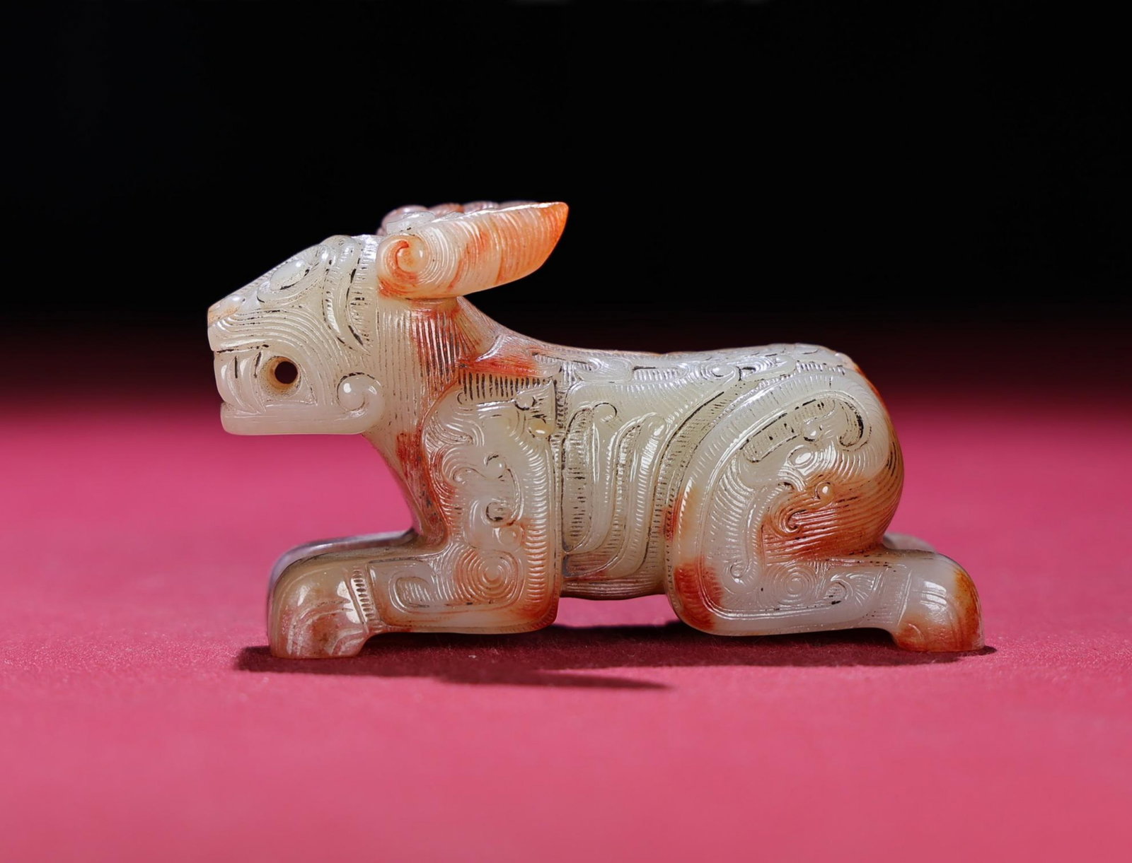A Chinese Carved Jade Foo-Dog Statuette: Lg. 9cm, Wd. 3.3cm, Th. 4.5cm, Wt. 15.2g