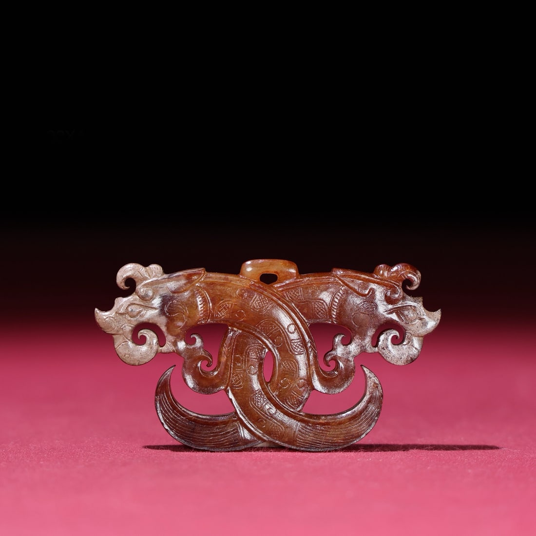 A Chinese Carved Jade Double Dragon Pendant: Lg. 5.9cm, Wd. 3.3cm, Th. 0.4cm, Wt. 13g