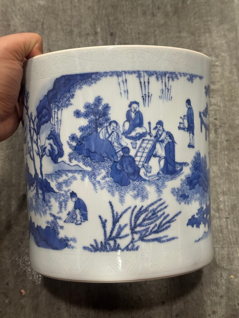A Chinese Blue and White Porcelain Brush Pot: Ht. 22cm