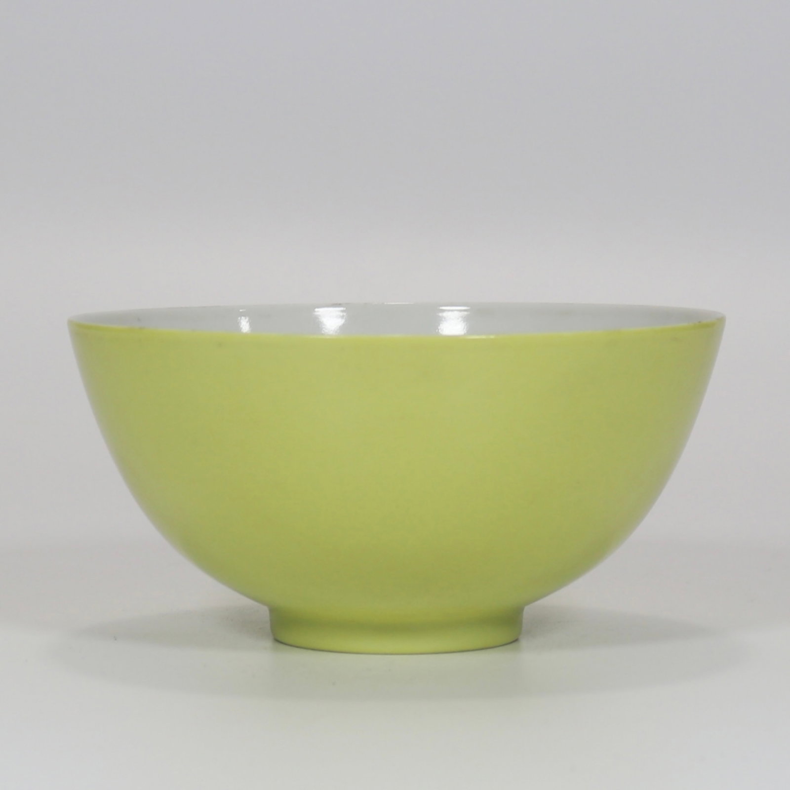 A Chinese Lemon-Yellow Glazed Porcelain Bowl: Ht. 7.2cm, Diam. 14.5cm