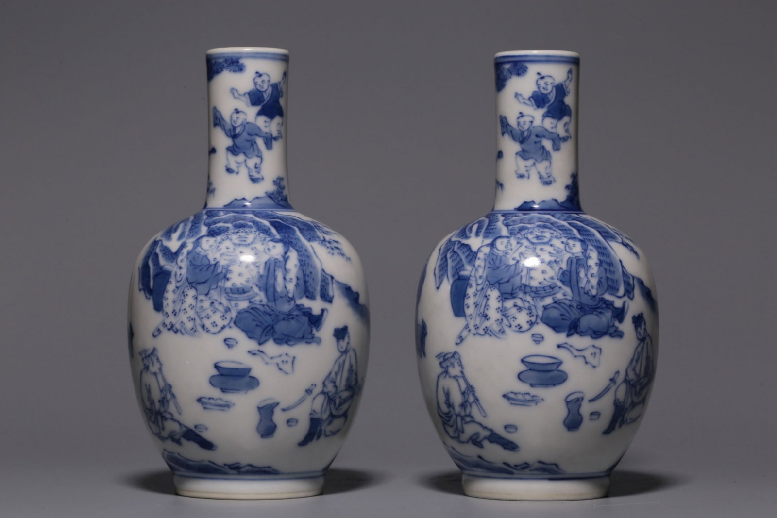 A Pair of Chinese Blue and White Porcelain Vases (1 of 9)