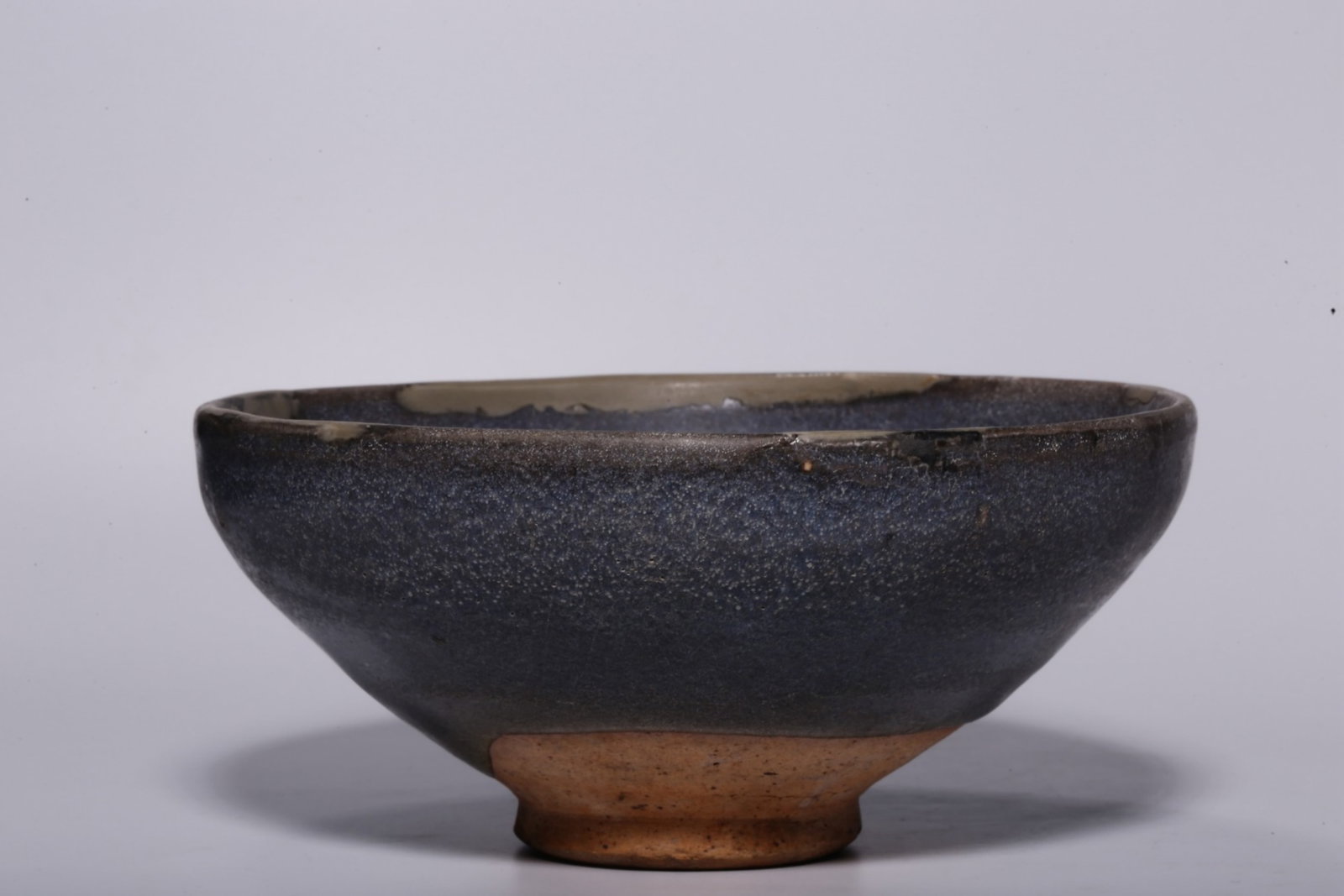 A Chinese Jun-Type Glazed Porcelain Cup: Ht. 8cm, Diam. 18.3cm, Wt. 615g