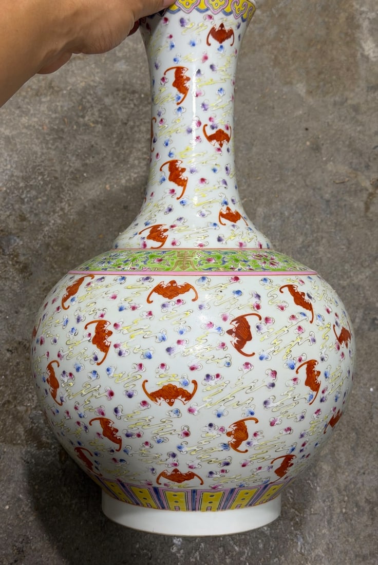 A Chinese Famille-Rose Porcelain Vase: Ht. 39cm, Diam. 15cm