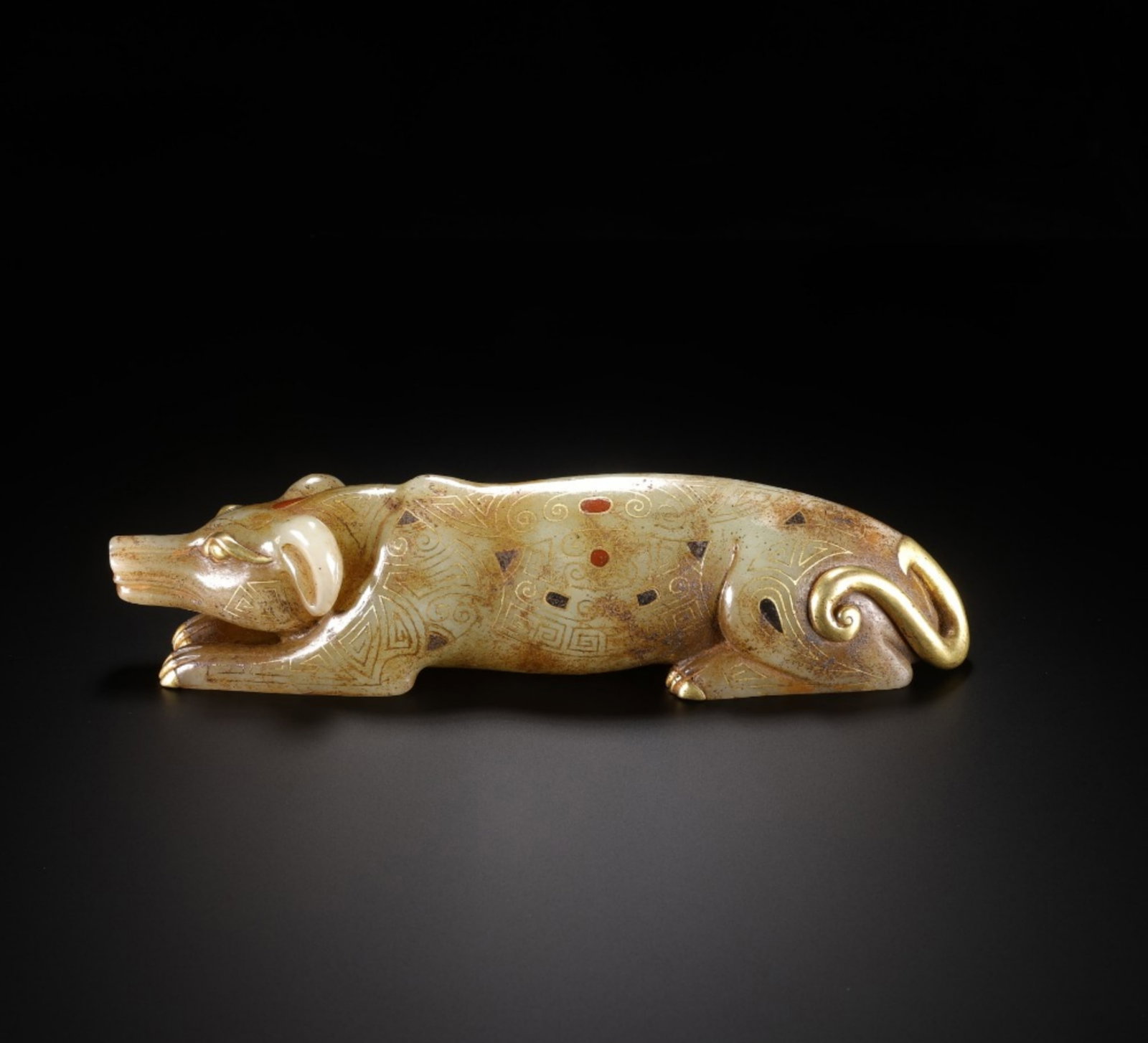 A Chinese Carved Jade Foo-Dog Statuette: Lg. 17cm, Wd. 3.8cm, Ht. 3.9cm, Wt. 389g